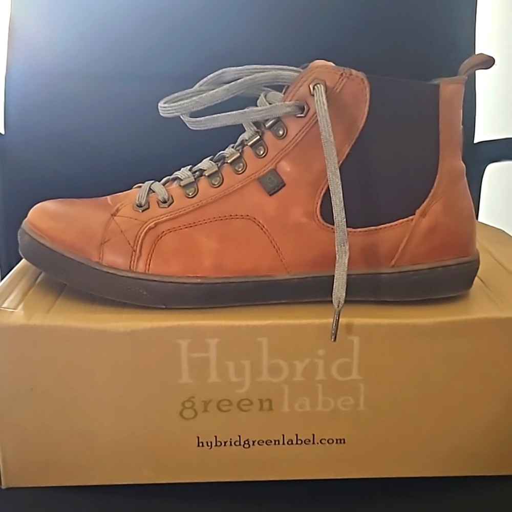Men's mid level boots. Size 11